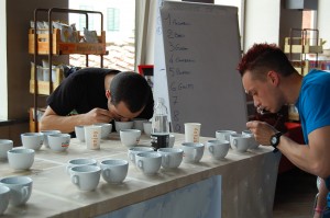 2.cup-taster.-sfida-per-riconoscere-la-tazzina-diversa.jpg
