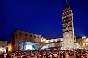 PIAZZAPISTOIABLUES.jpg