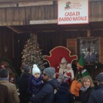 Babbo-Natale-legge-le-letterine-dei-bambini2