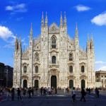 piazza-del-duomo-in-milan-italy-P62XMQ7-min
