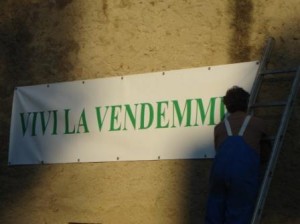 Vivi la vendemmia (striscione)